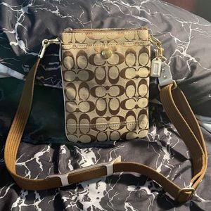 Authentic Coach Crossbody 🤎🤍
